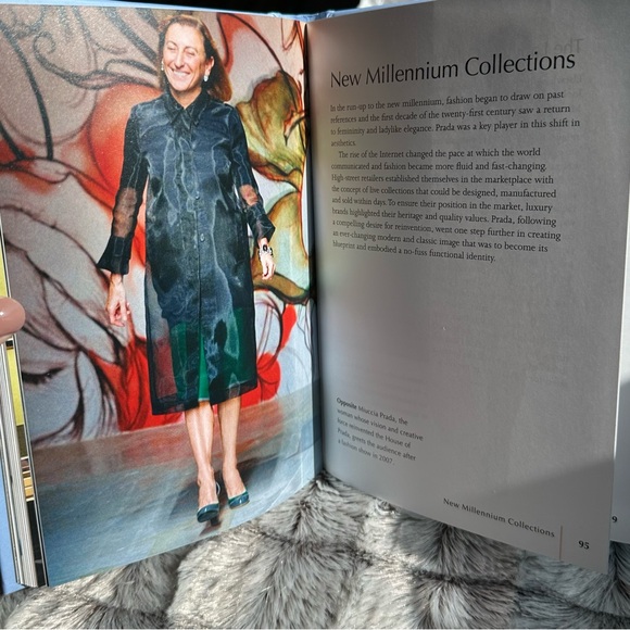 Prada coffee table book - Picture 3 of 3